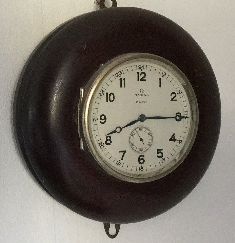 Omega 8-dagars, fyr.jpg