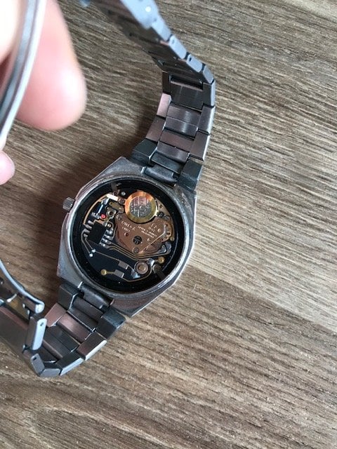 Omega Seamaster acier mouvement.jpg