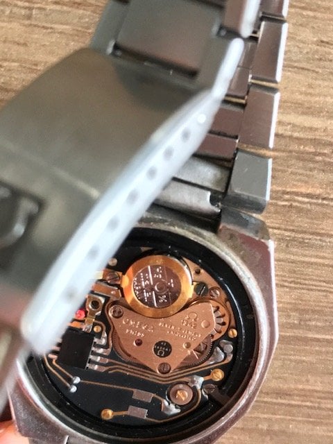 Omega Seamaster mouvement macro.jpg