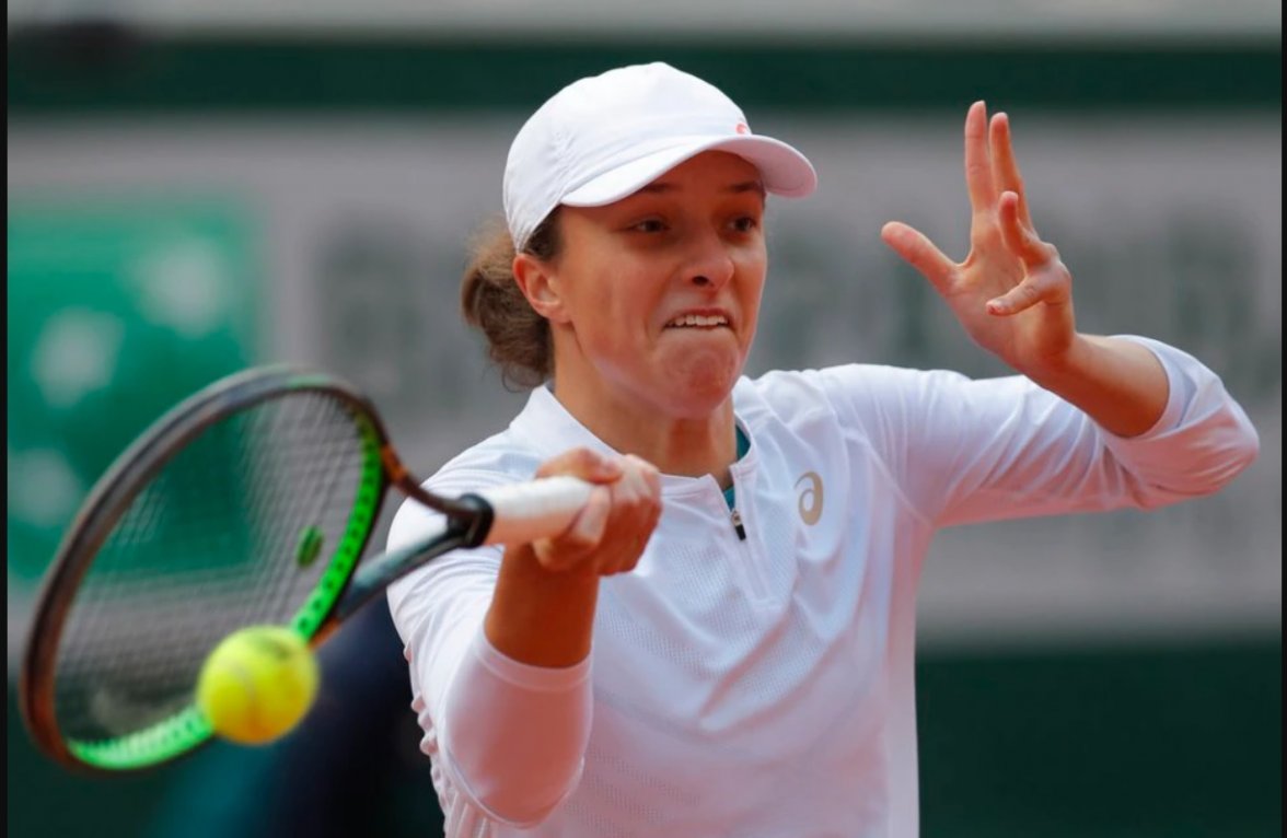 Iga Swiatek forehand grip.jpg