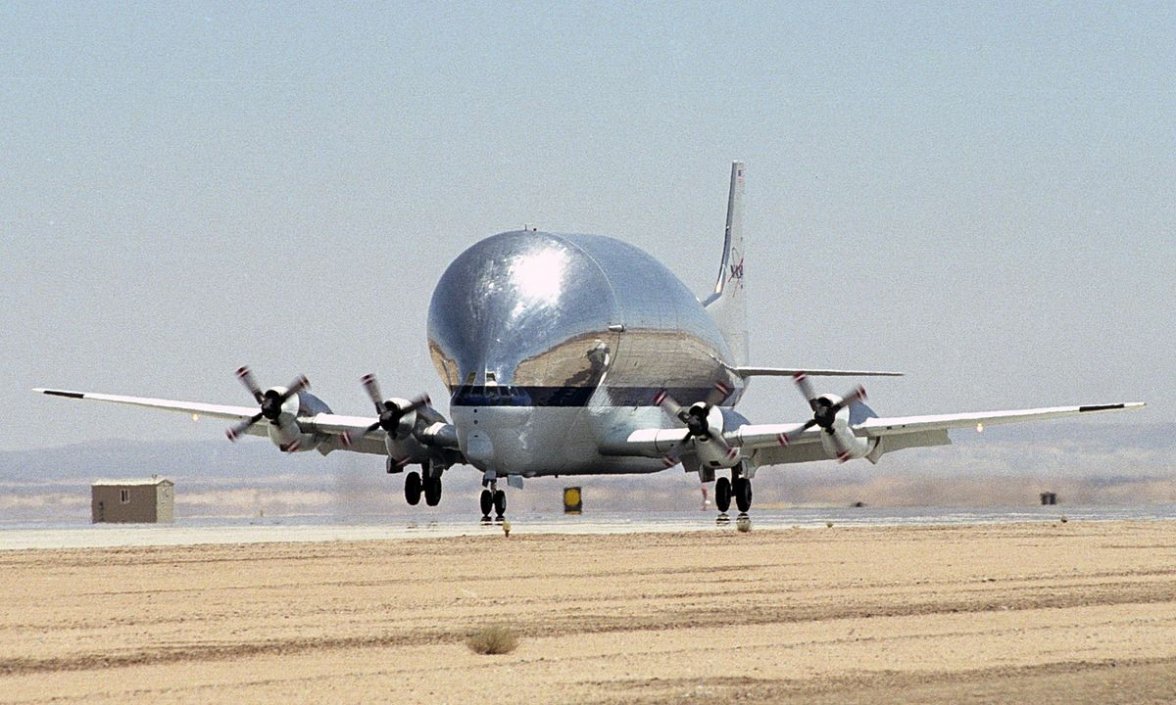 Super_Guppy_N941_NASA_landing_(crop).jpg