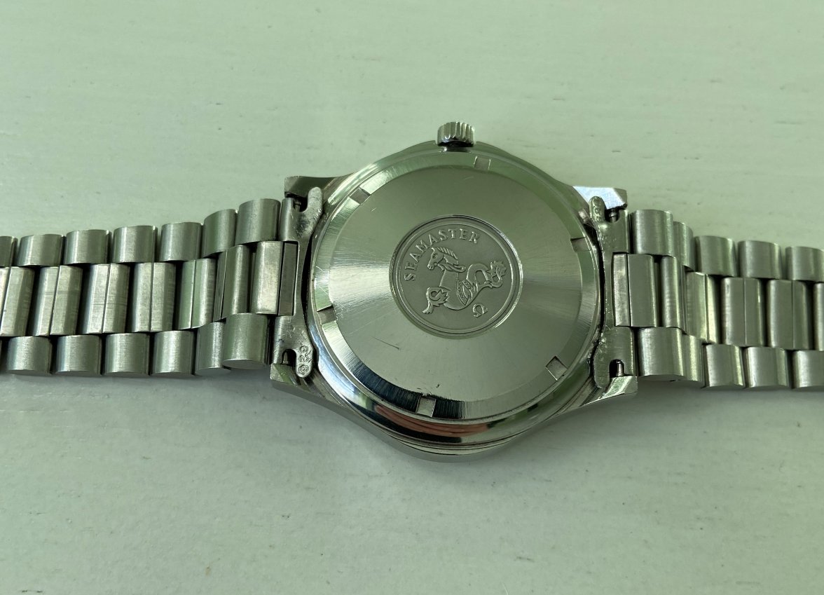 Caseback.JPG Caseback.JPG