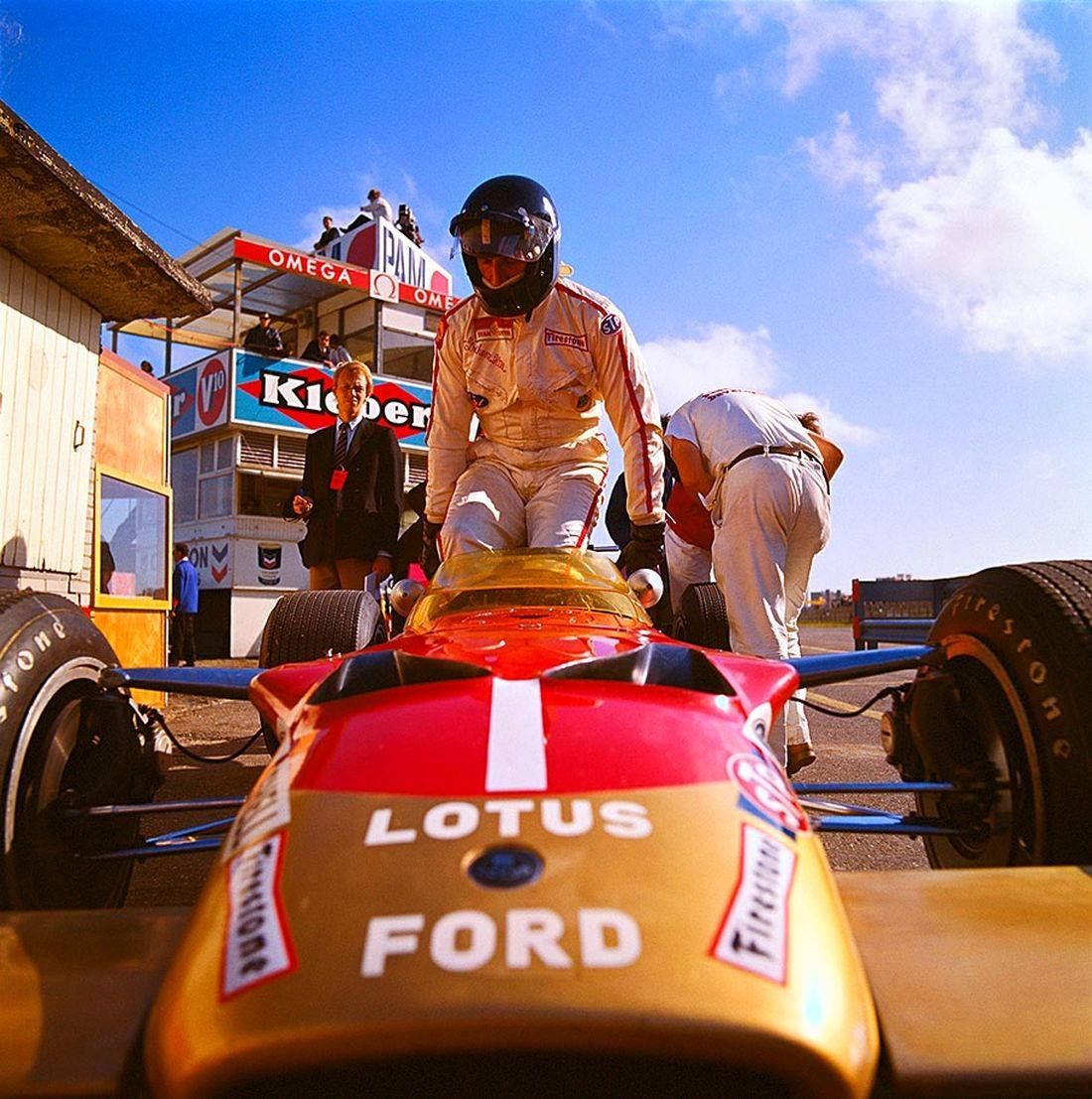 Graham Hill (Gold Leaf Team Lotus), 1969 Dutch Grand Prix at Zandvoort .jpg