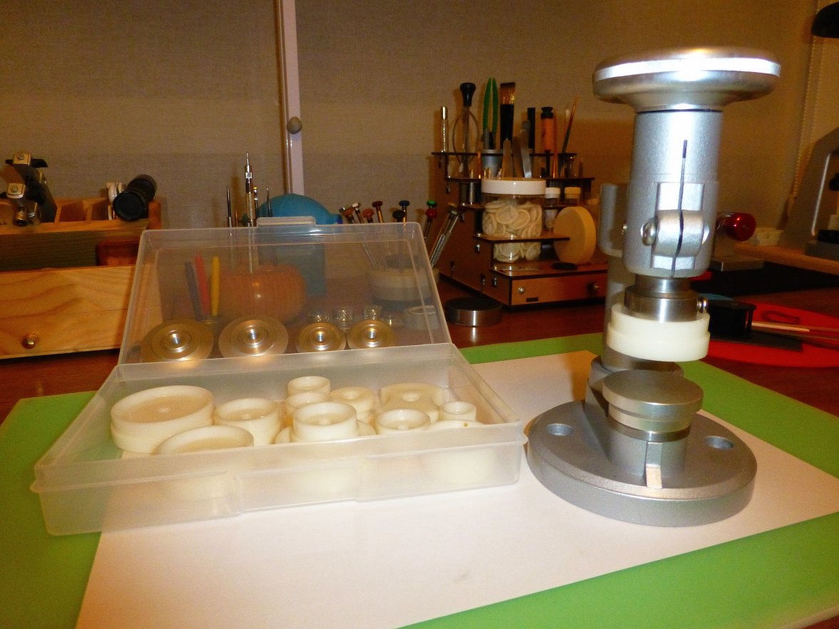 Press 2.JPG Press 2.JPG