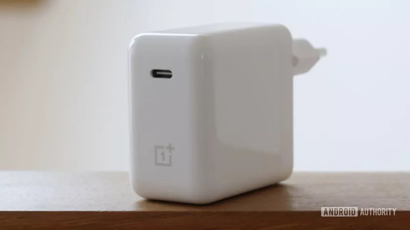 OnePlus-Warp-Charge-65-USB-C-port-840x472.jpg