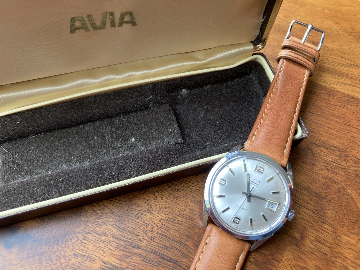 Antiques Atlas - A Gents 1960s Avia Wrist Watch. as170a4563