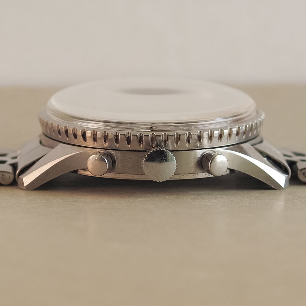 6_case_crown_1161185.jpg