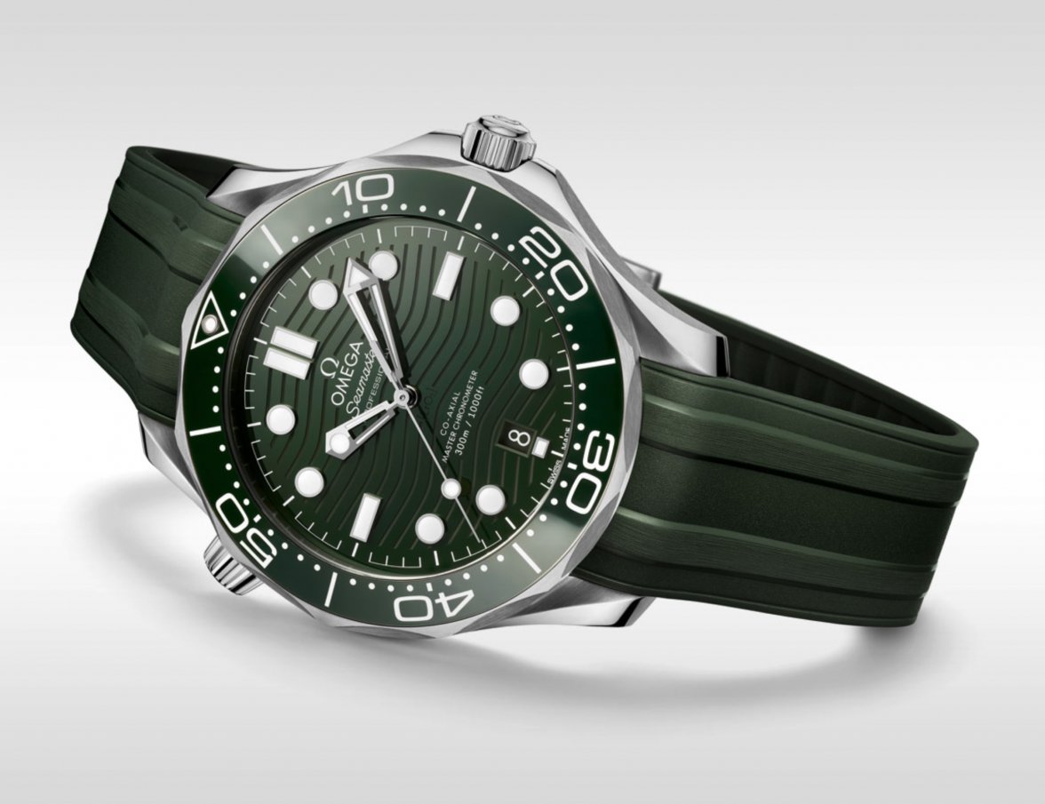 Omega_Seamaster300M_Greenrubber-scaled.jpg