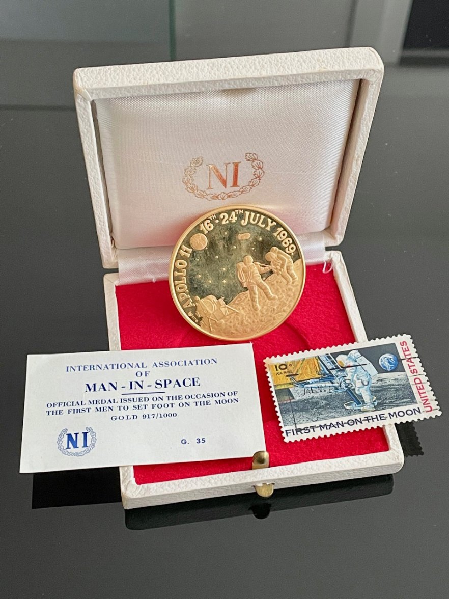 Moneda Omega Oro Gold Medal - 1.jpg