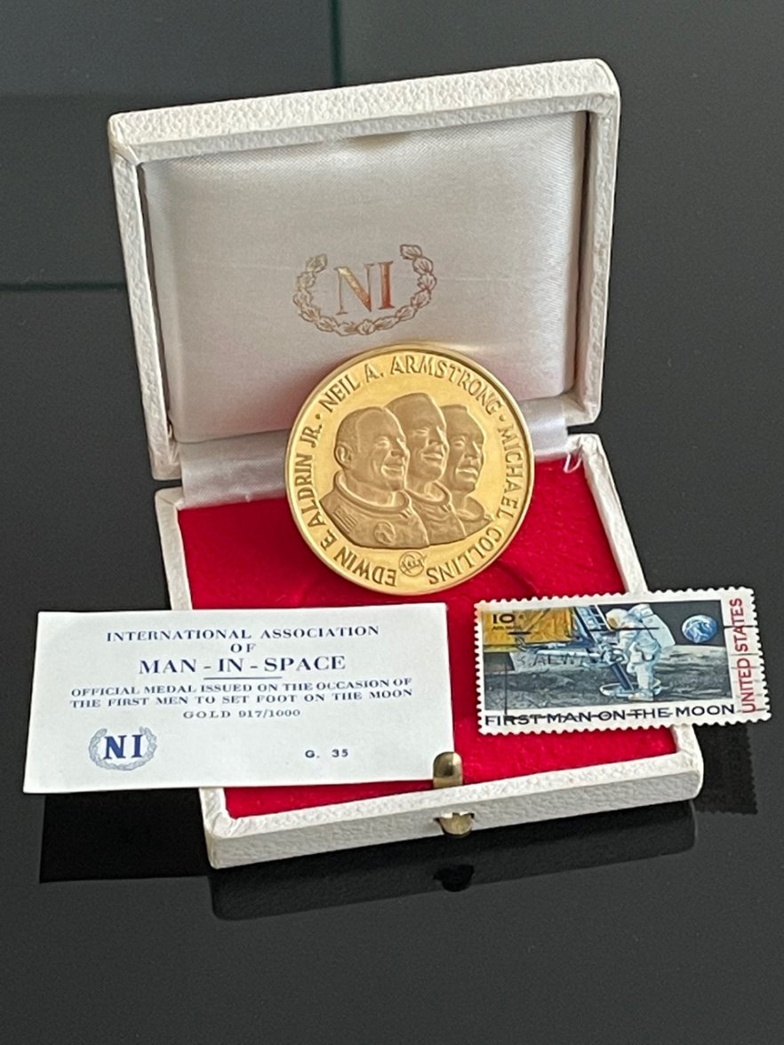 Moneda Omega Oro Gold Medal - 3.jpg