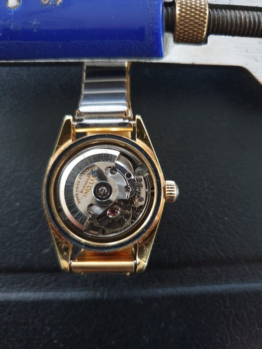 Titoni Cosmic Queen 3.jpg