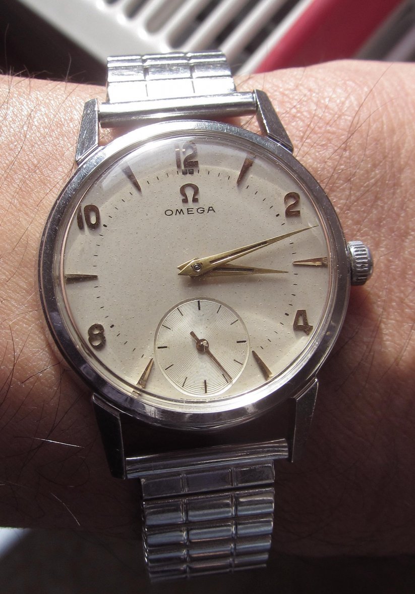 Omega 2825 4.JPG