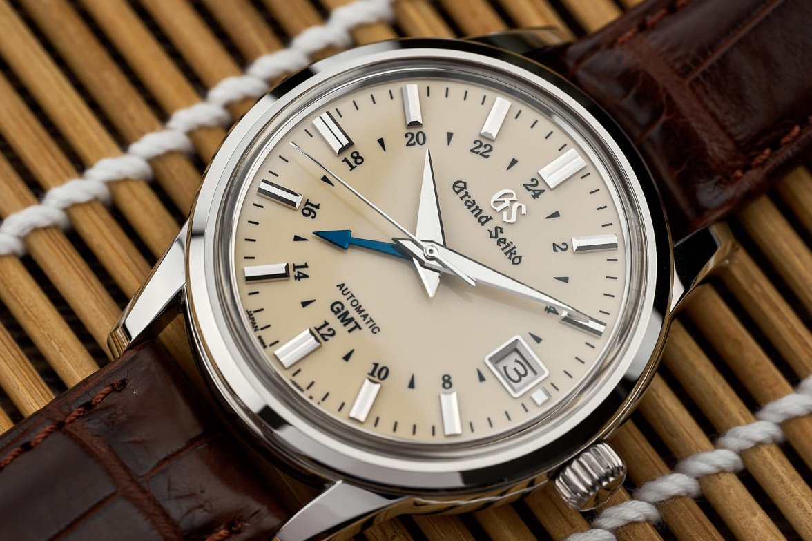 grand-seiko-sbgm221-10.jpg