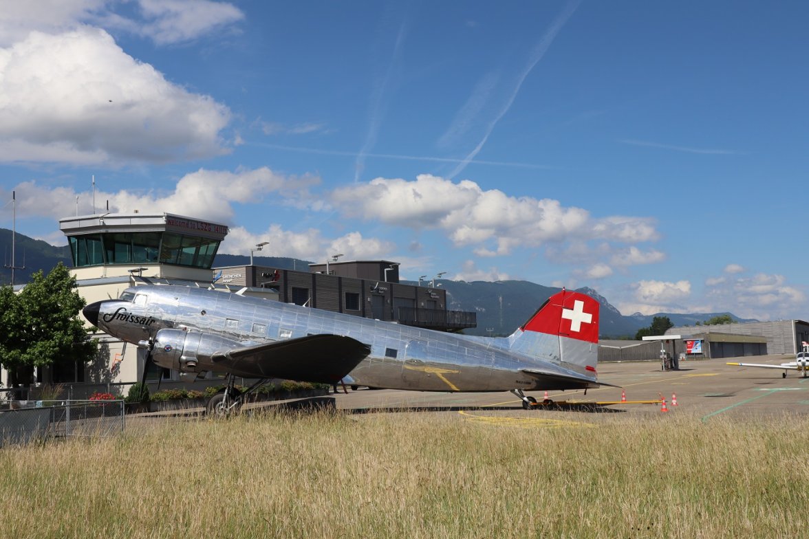 Swiss-LSZG-DC3.jpg Swiss-LSZG-DC3.jpg