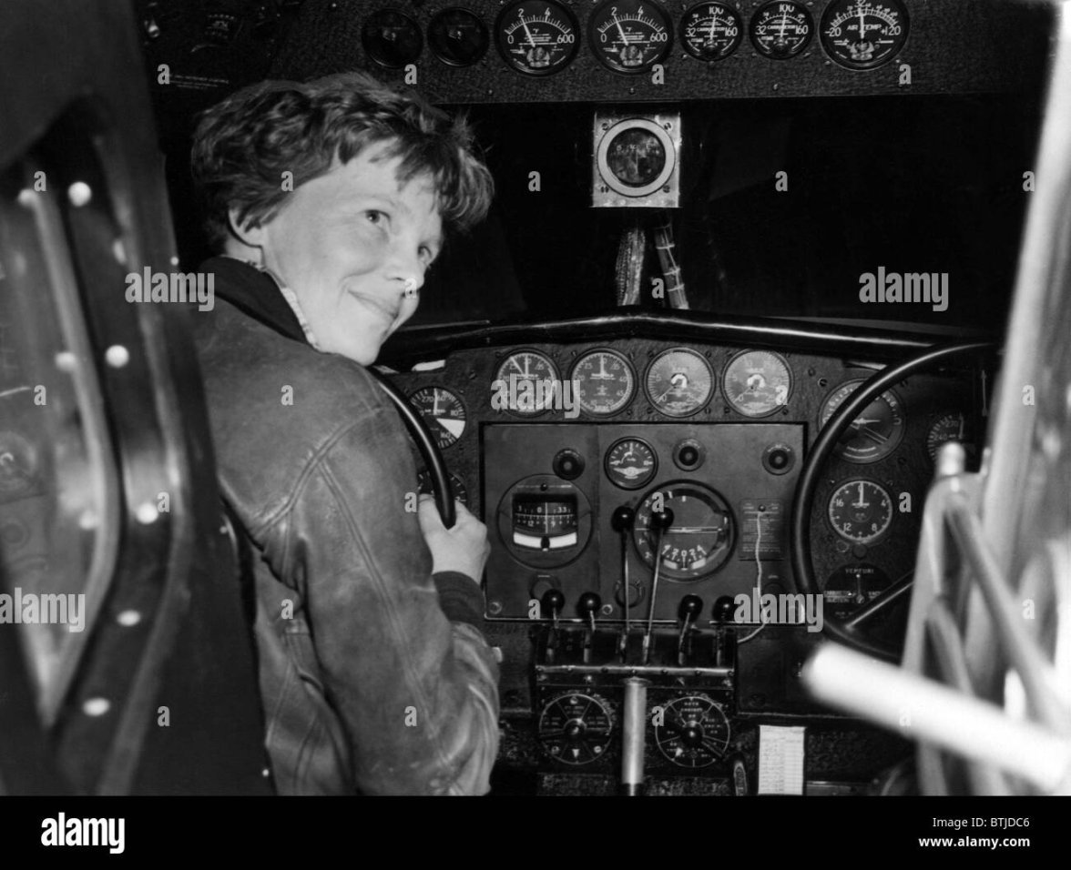 amelia-earhart-in-her-lockheed-l-10e-electra-prepares-for-27000-mile-BTJDC6.jpg