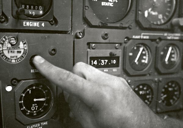 1969-omega-instruments-on-the-cockpit-panel-of-the-concorde.jpg
