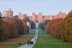250px-Windsor_Castle_at_Sunset_-_Nov_2006.jpg