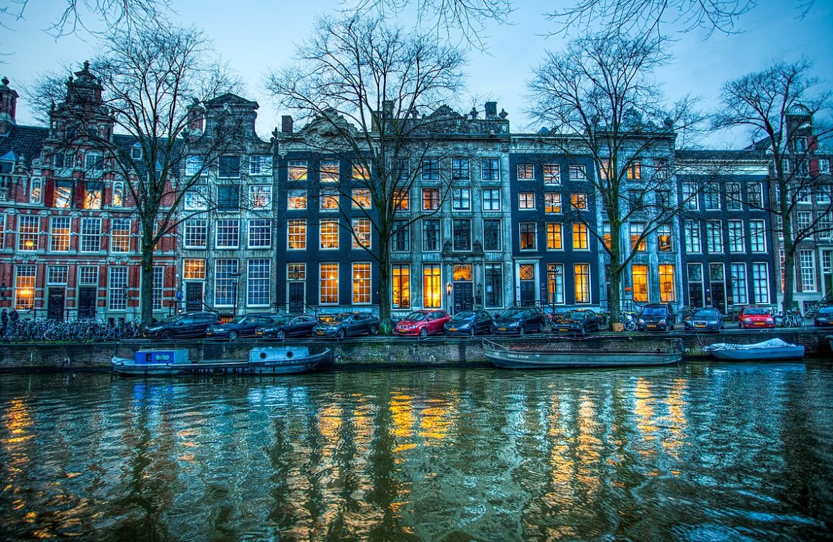 Herengracht,_Amsterdam_in_the_Blue_Hour.jpg