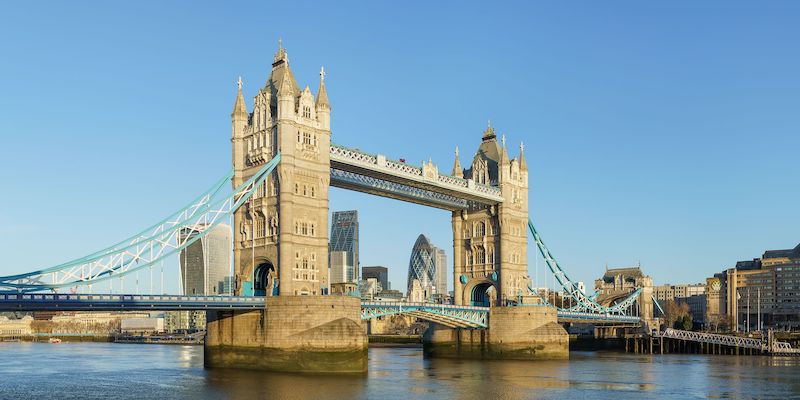 Tower_Bridge_from_Shad_Thames.jpg