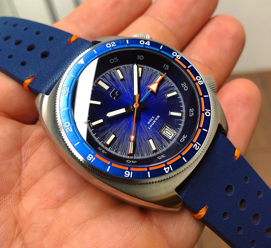 Straton-Tourer-GMT-blue strap in hand2.png