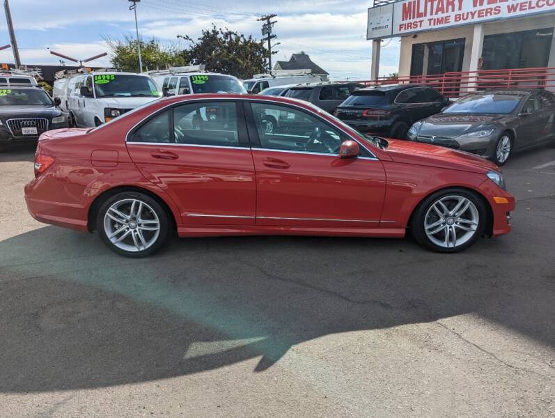 2013-mercedes-benz-c-class-c-300-sport-4matic-awd-4dr-sedan (3).jpg