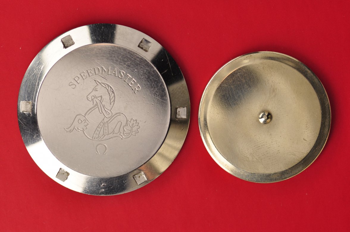 caseback_outside+cover_small_(2802).jpg caseback_outside+cover_small_(2802).jpg