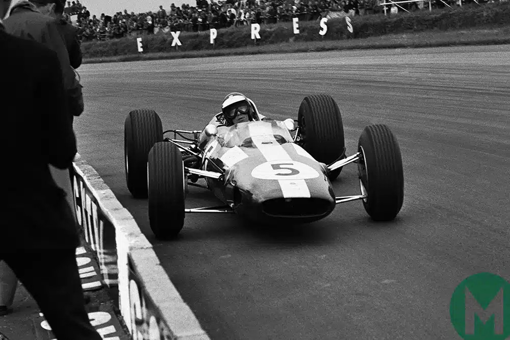 jim_clark_lotus_1965_british_gp_turn.jpg