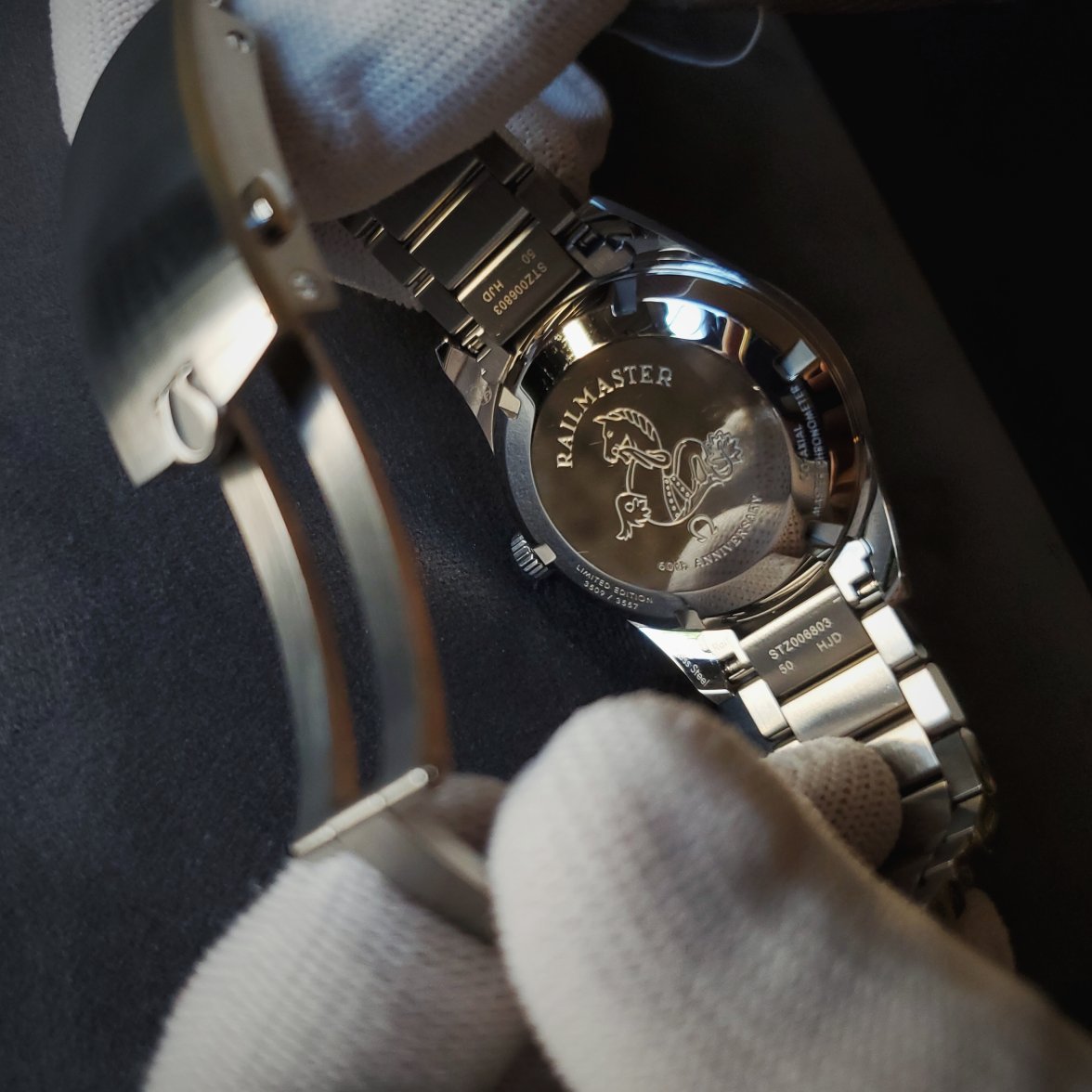 Edit3164162Caseback.jpg Edit3164162Caseback.jpg