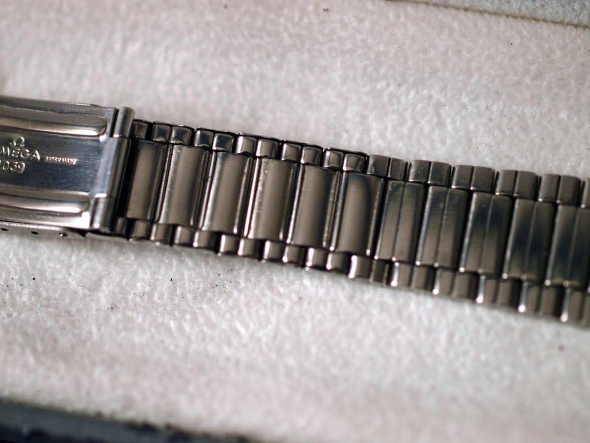 omega 1039 bracelet