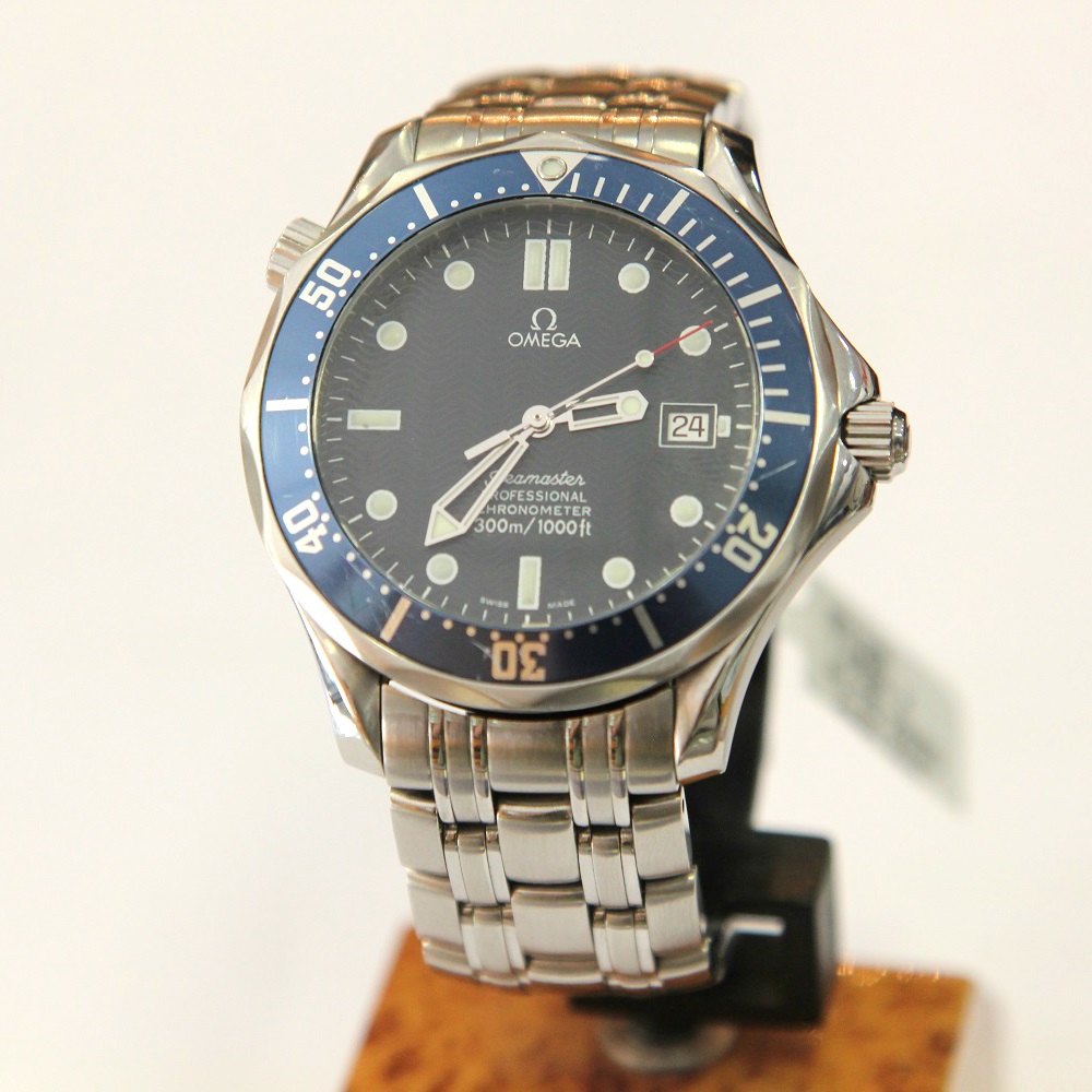 Omega Seamaster blue 6.jpg