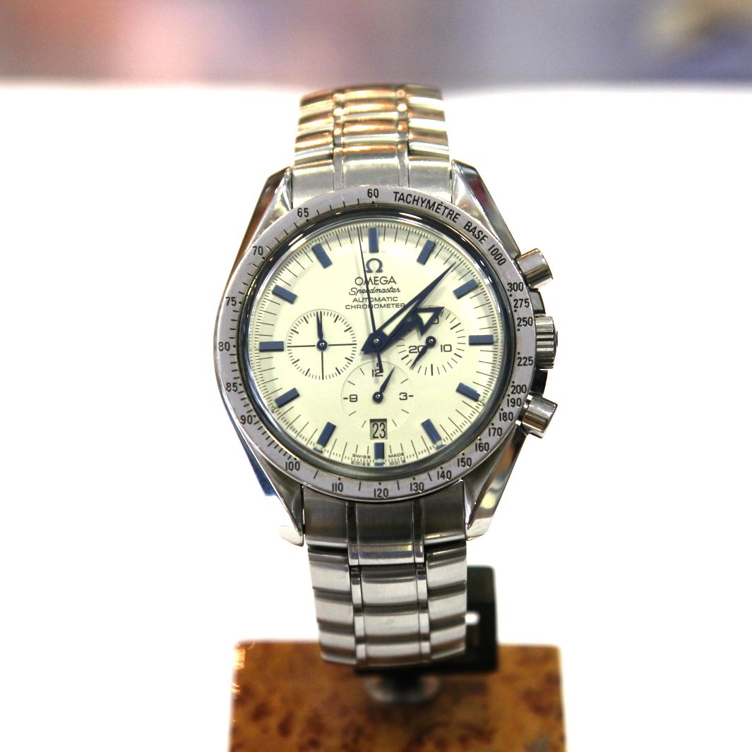 omega speedmaster white 4.jpg