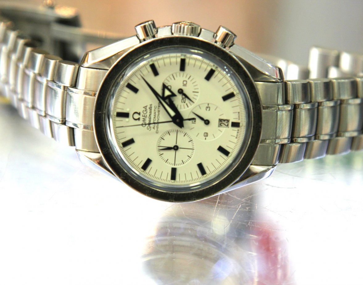 omega speedmaster white 6.jpg