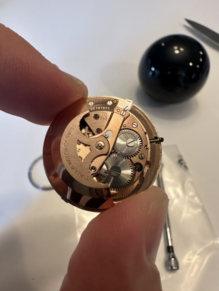 Omega 550 online movement