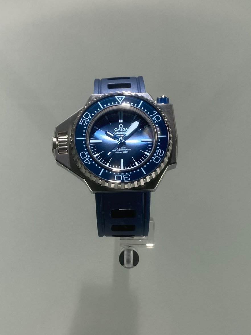 omega_7706346.jpg