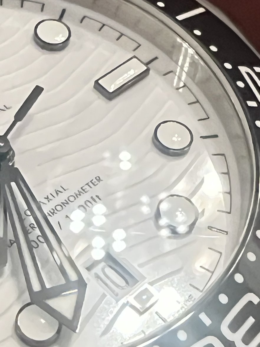 Seamaster 300m sapphire easily scratched?