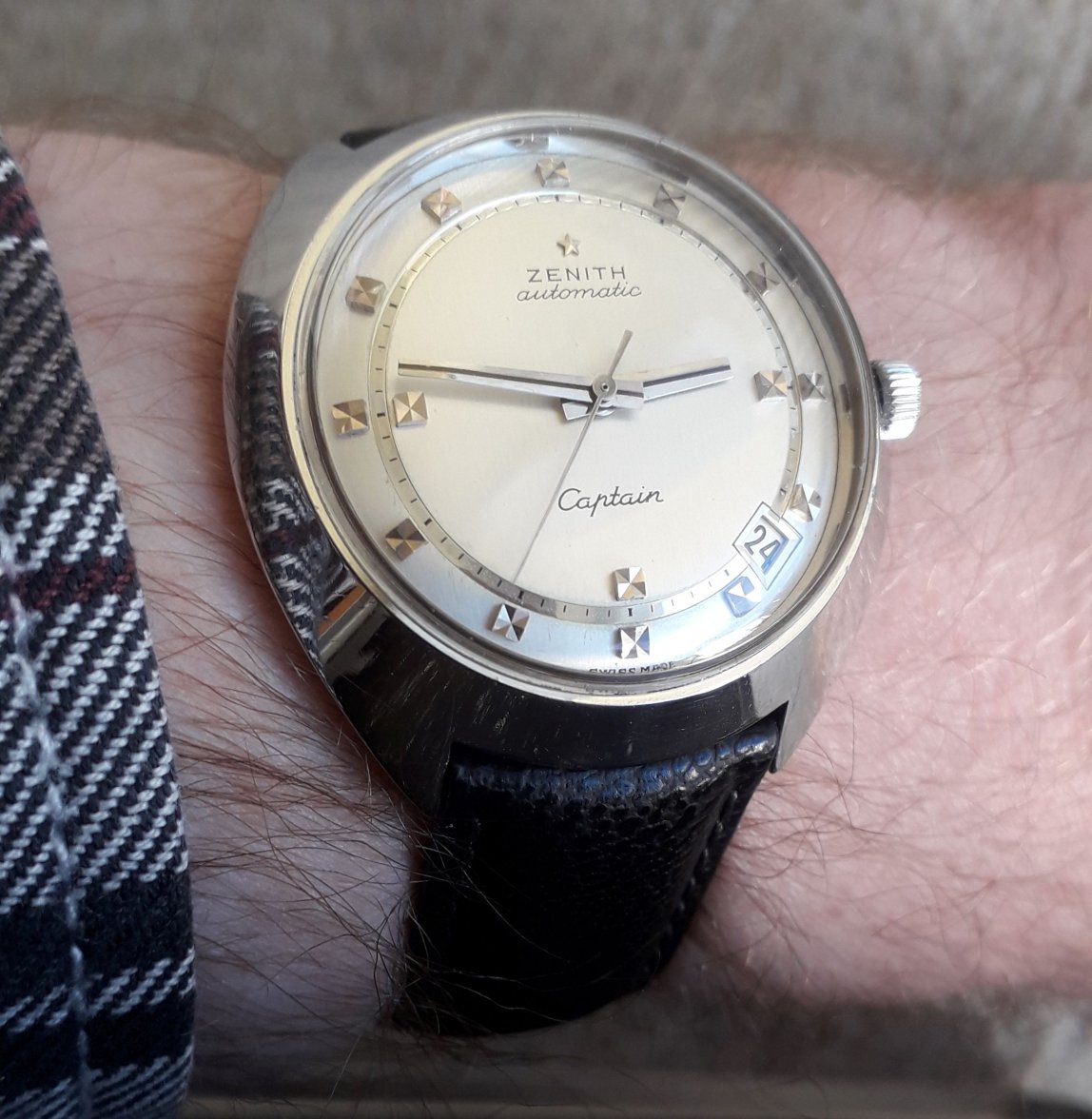 Zenith Captain wristshot 01.jpg