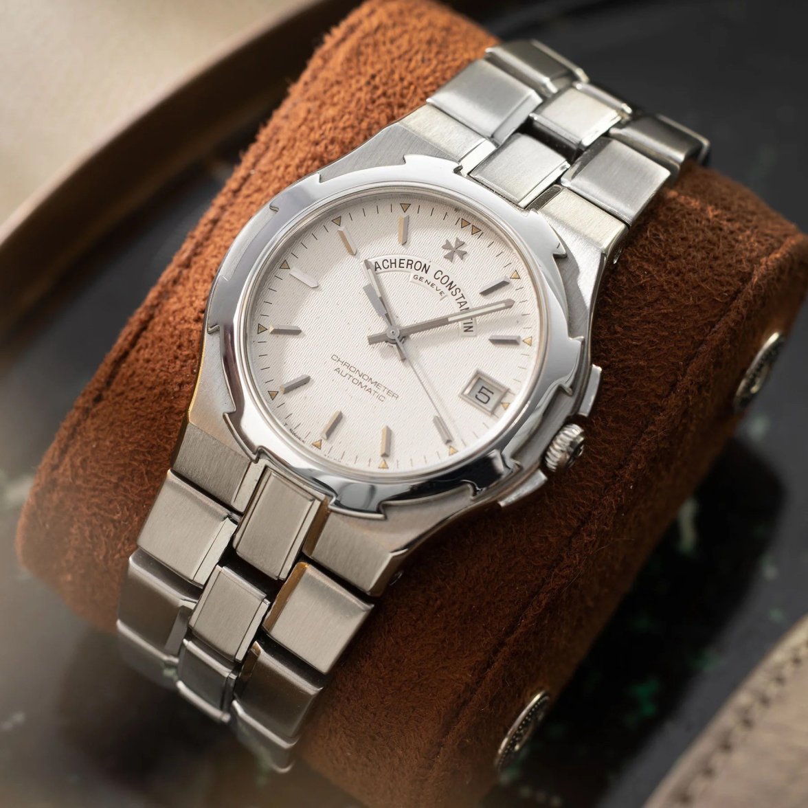 W-2017VacheronConstantinOverseasref42040WhiteDial_009_1x1_aef6618d-3adb-4a93-8d71-c4898fec8ac0.jpeg W-2017VacheronConstantinOverseasref42040WhiteDial_009_1x1_aef6618d-3adb-4a93-8d71-c4898fec8ac0.jpeg