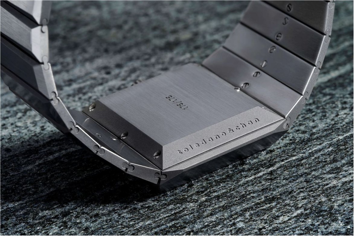 bracelet.JPG bracelet.JPG