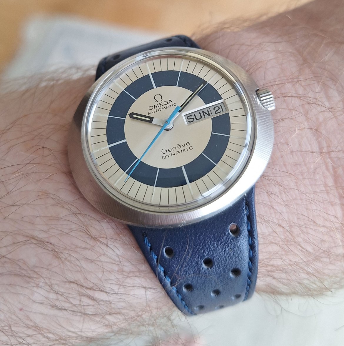 Omega Geneve Dynamic wristshot 03.jpg