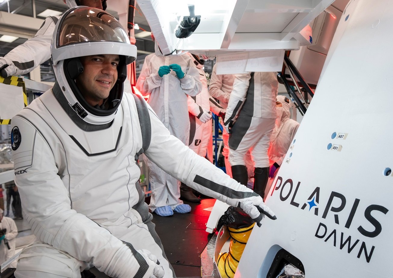 PolarisD_Spacesuit_Commander.jpg PolarisD_Spacesuit_Commander.jpg