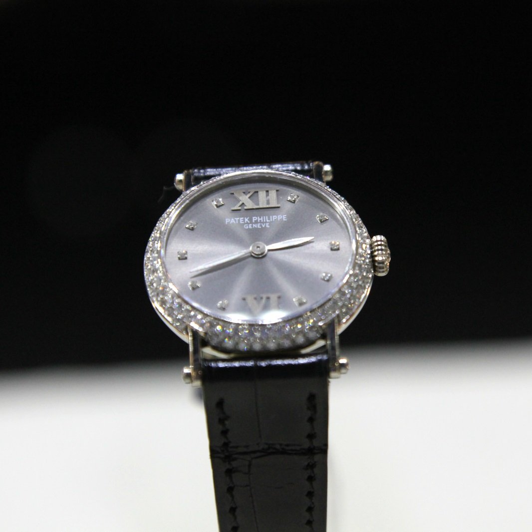 Patek Philippe Lady Calatrava 4861G-001 2.jpg