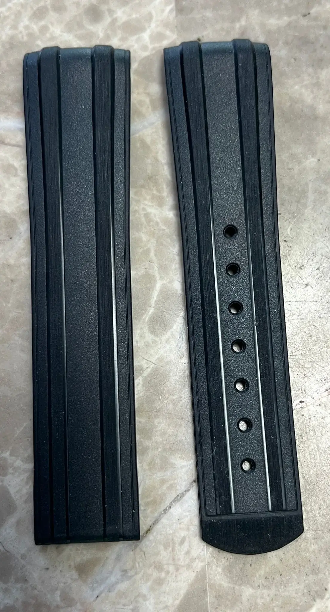 SOLD - Omega OEM Seamaster 20 MM Rubber Band Reference