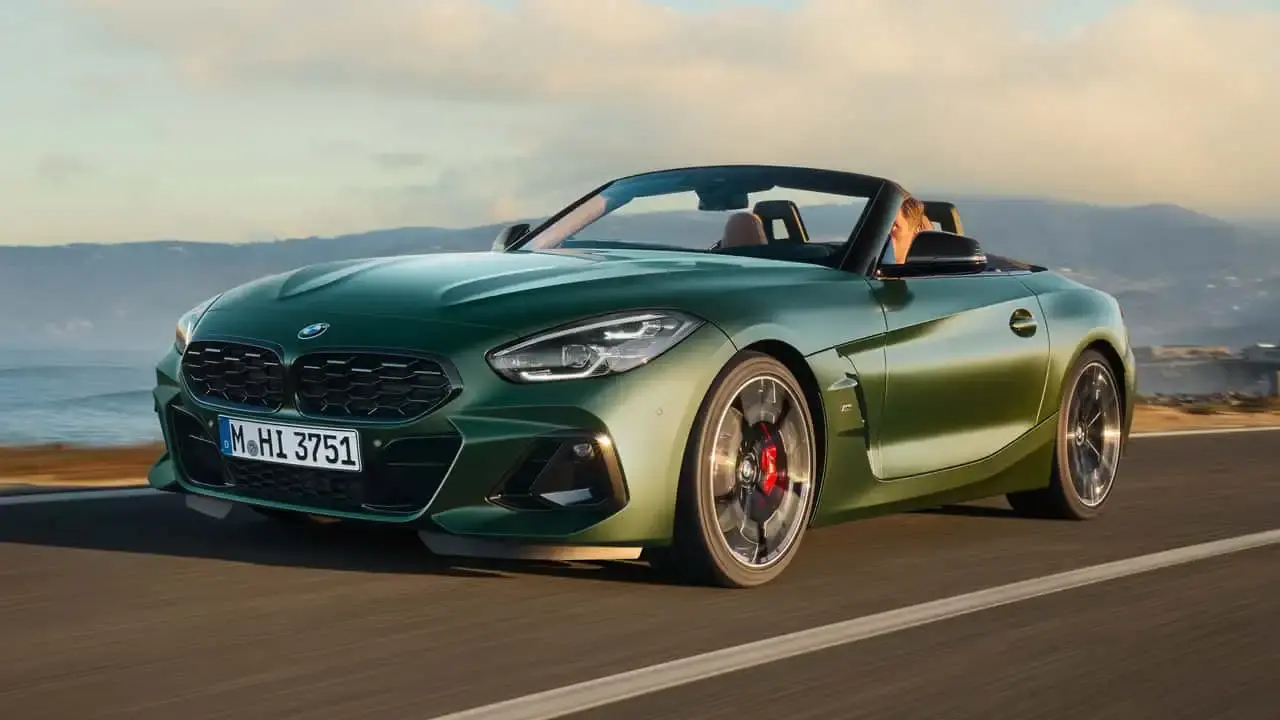 2025-bmw-z4-m40i-with-six-speed-manual-3.webp