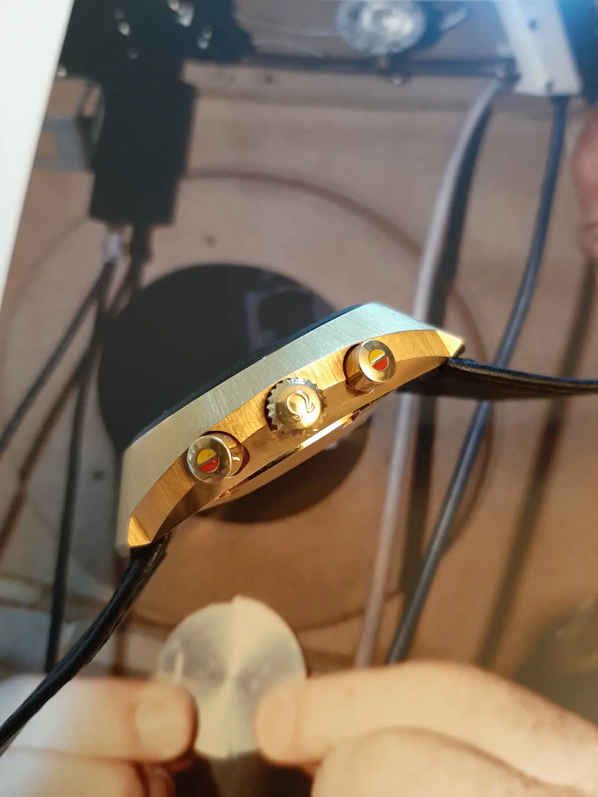 Omega Flightmaster 18k-5.webp