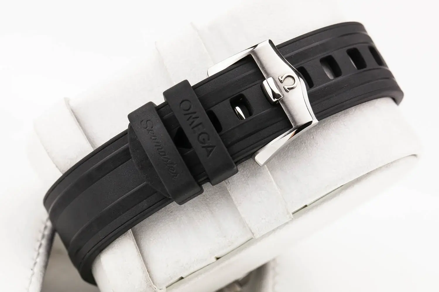 Omega Seamaster 300 White Wave Diver PO 081325 (7 of 9).webp