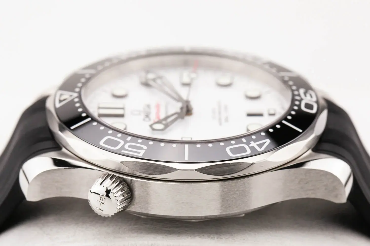 Omega Seamaster 300 White Wave Diver PO 081325 (6 of 9).webp