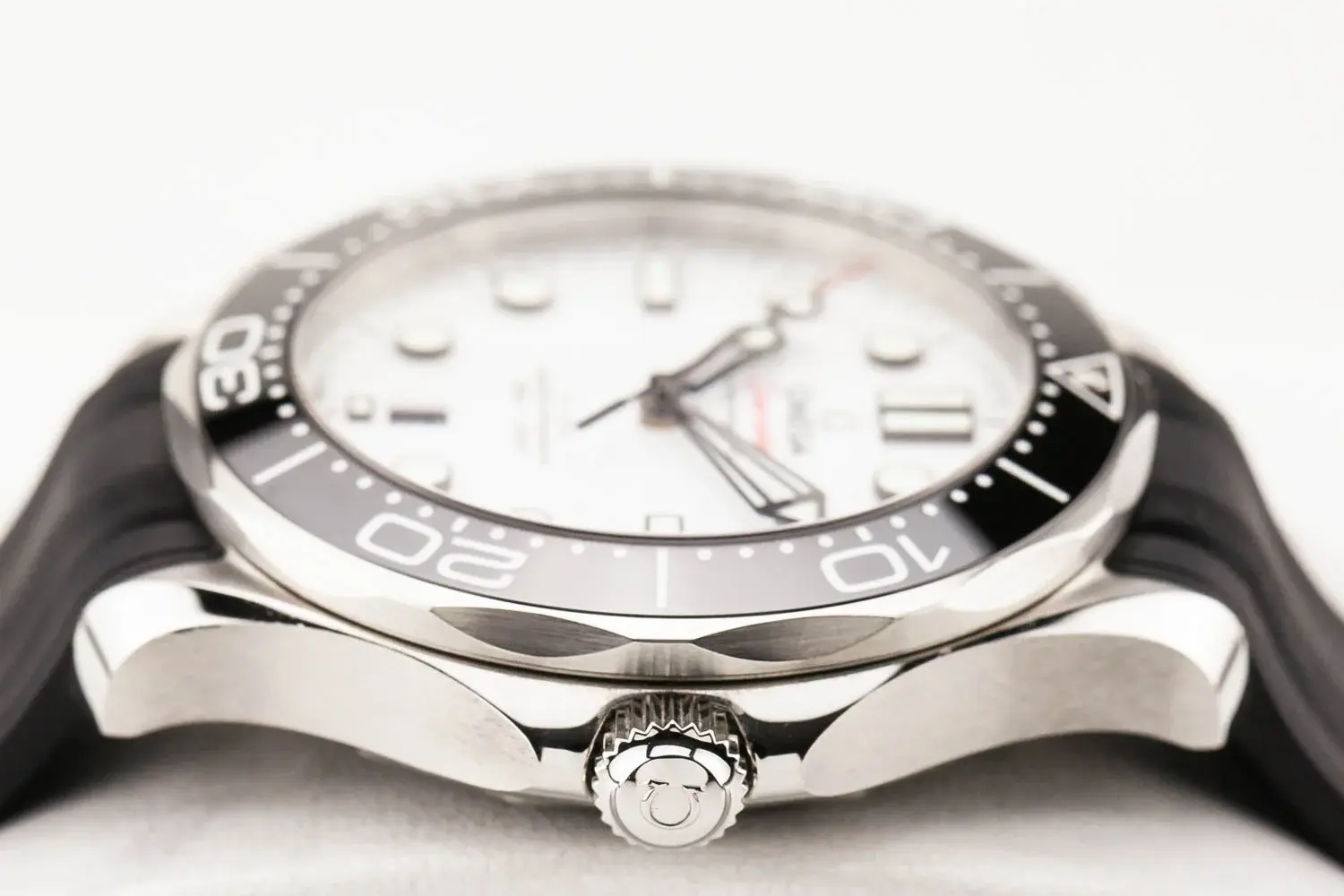 Omega Seamaster 300 White Wave Diver PO 081325 (5 of 9).webp