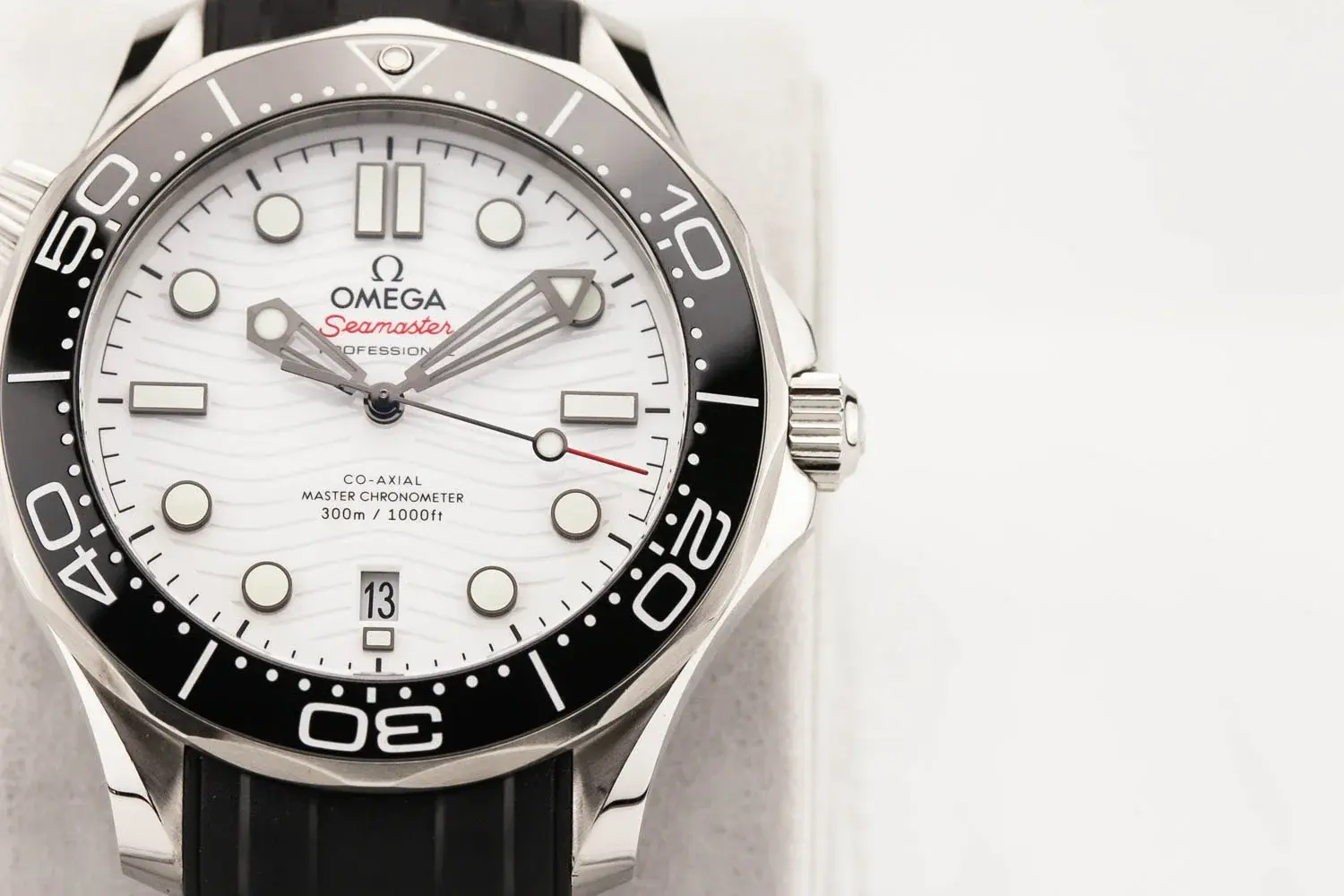 Omega Seamaster 300 White Wave Diver PO 081325 (3 of 9).webp