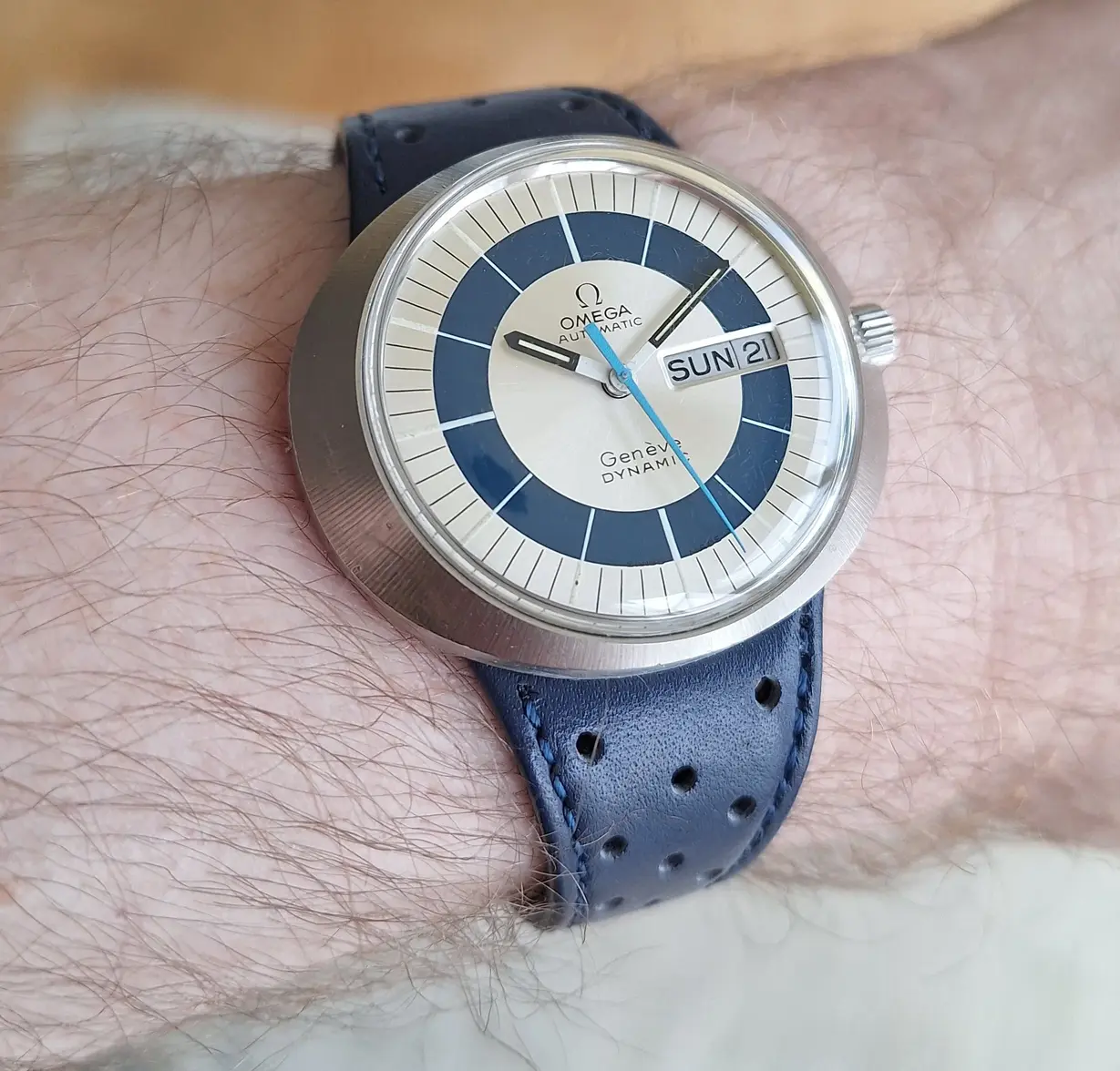 Omega Geneve Dynamic wristshot 02.webp