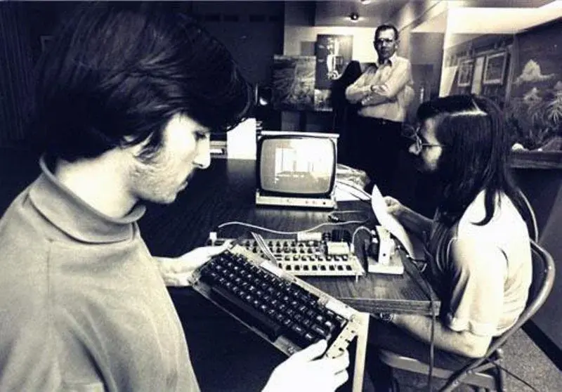 from-garage-to-most-valuable-jobs-wozniak-apple-1.webp